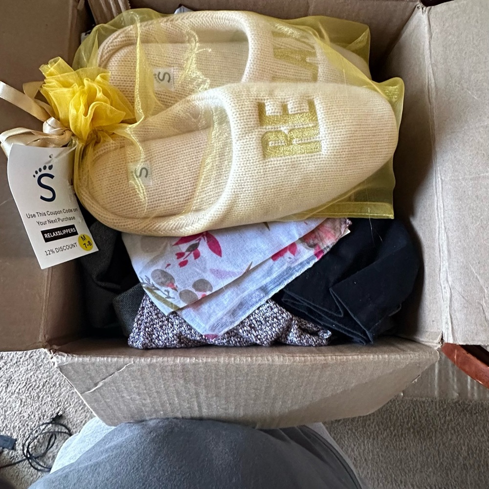 10 assorted items all new. (Mystery Box)